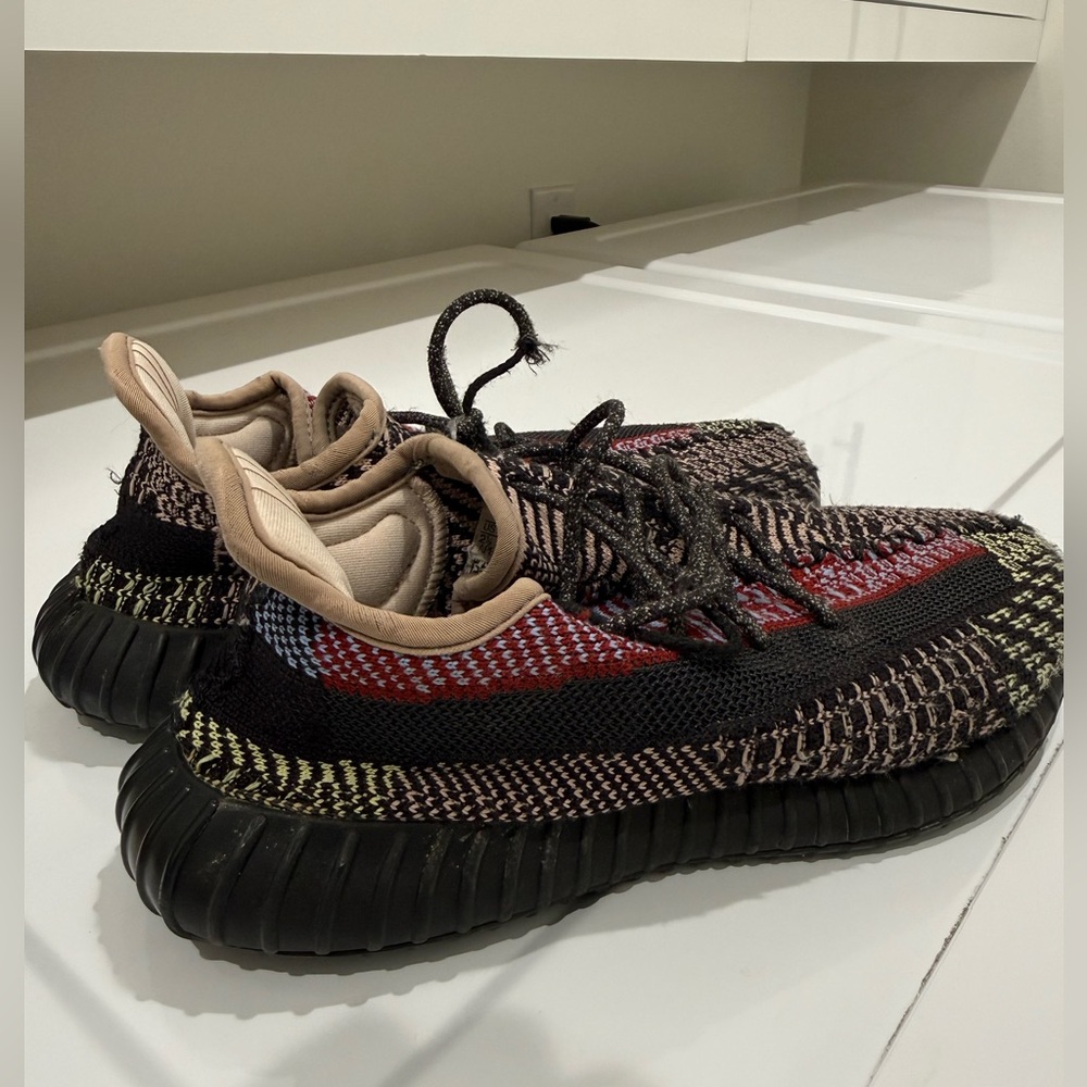 Yeezy Kids 350 size 2.5 Kids